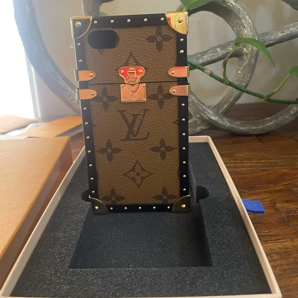 BRAND NEW Louis Vuitton Monogram Petite Malle iPhone Case 7/7S - Picture 6 of 11